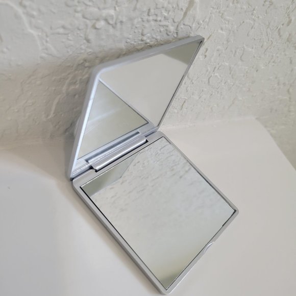 Elegant Silver Floral Compact Mirror - Picture 5 of 8